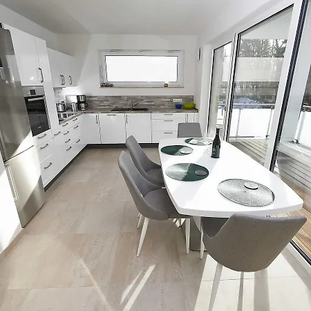 Appartement Haus Kap Arkona In - 02 Mit Kamin Und Terrasse *